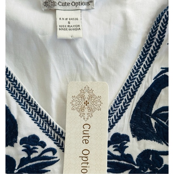 Floral Embroidered V-Neck White and Navy Women's Tunic pullover small New - Picture 6 of 6